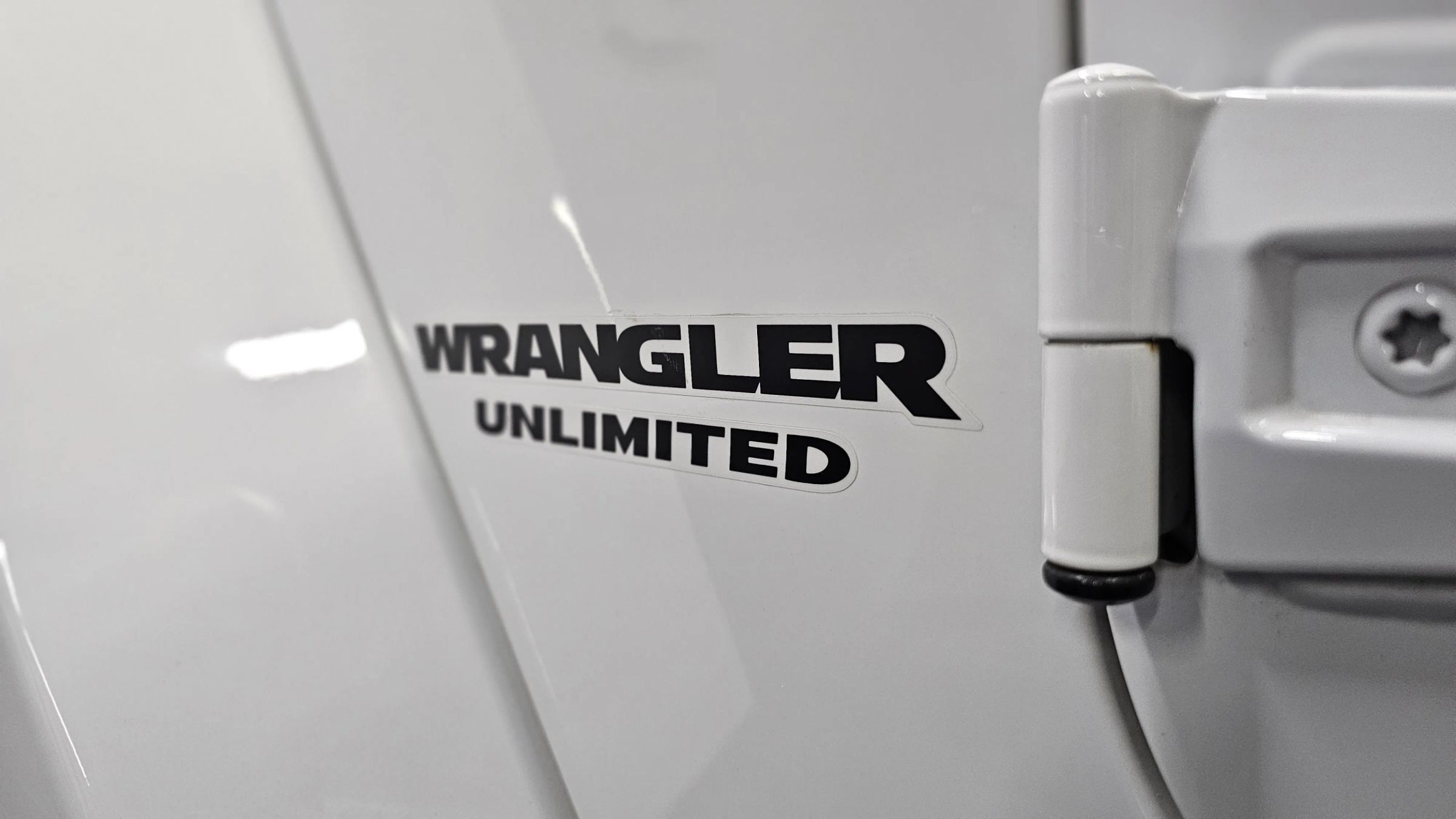 Used 2017 Jeep Wrangler Unlimited Sahara AWD/4WD image 26