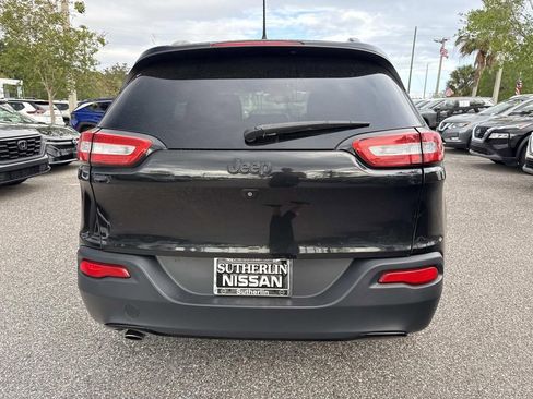 Used 2016 Jeep Cherokee Sport image 5