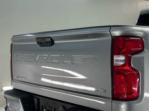 Used 2024 Chevrolet Silverado 2500 LTZ w/ LTZ Convenience Package AWD/4WD image 10