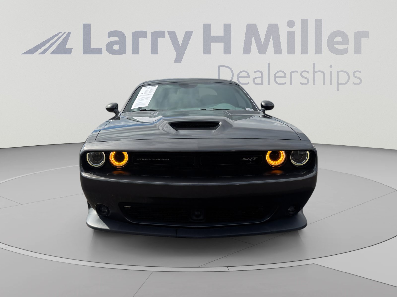 Used 2015 Dodge Challenger SRT w/ Technology Group RWD image 8