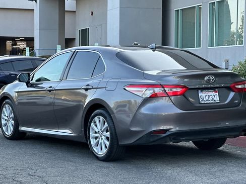 Used 2019 Toyota Camry LE image 6