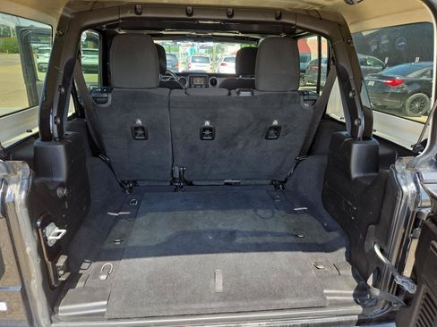 Used 2019 Jeep Wrangler Unlimited Sport S AWD/4WD image 11