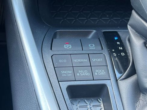 Used 2025 Toyota RAV4 XLE w/ Convenience Package image 30