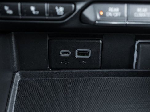 Used 2024 GMC Yukon SLT w/ SLT Premium Package image 20