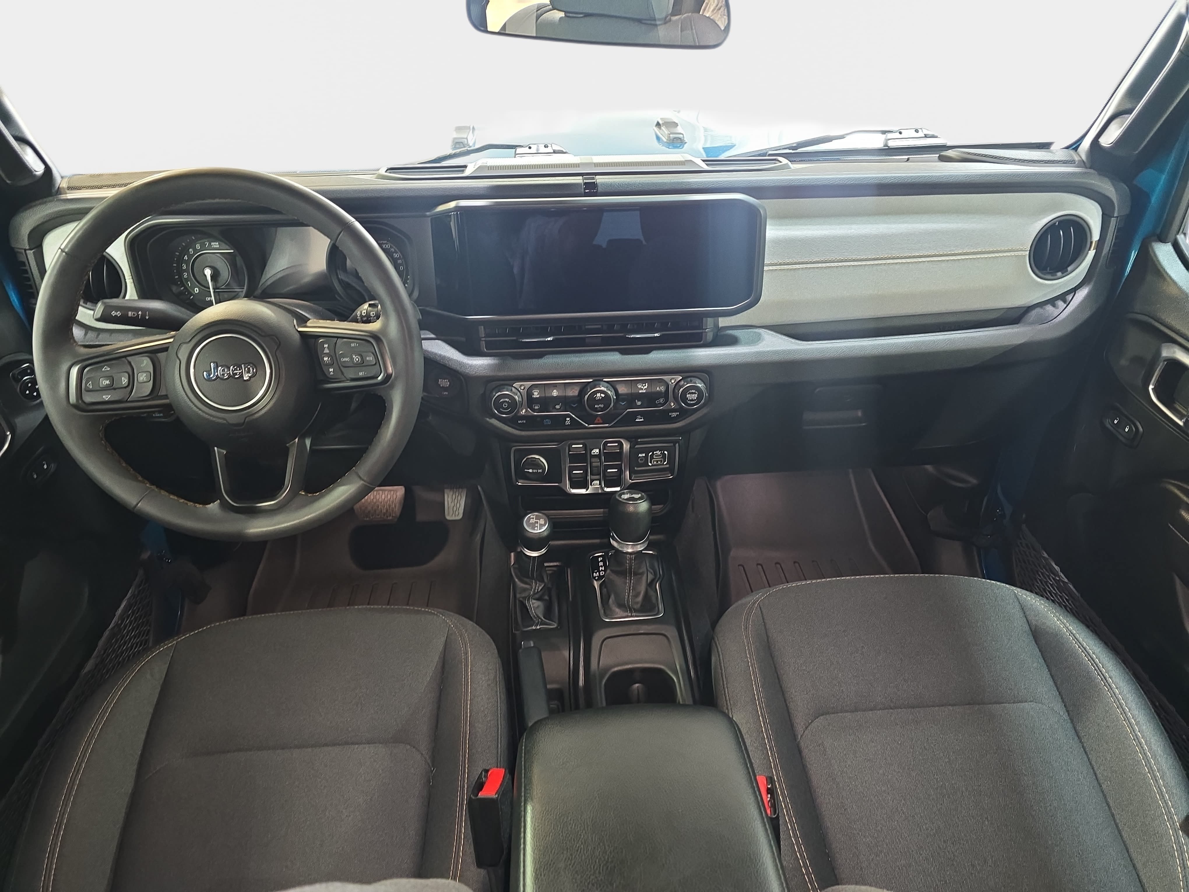 Used 2024 Jeep Wrangler Unlimited w/ Convenience Group AWD/4WD image 10