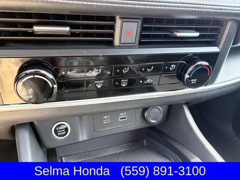 Used 2023 Nissan Rogue S FWD image 17