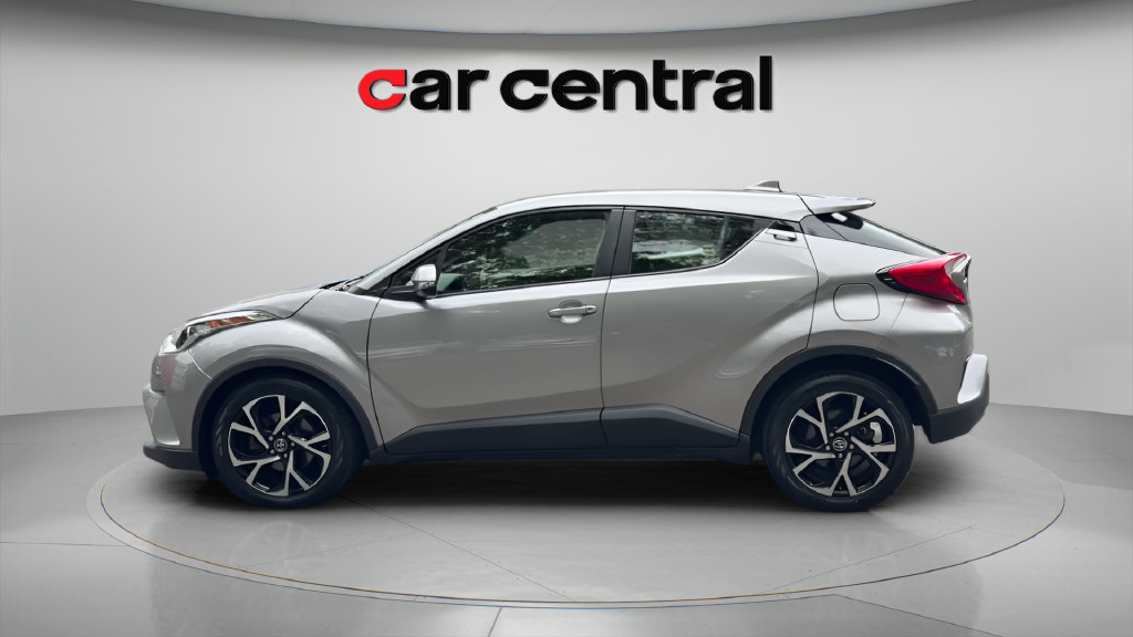 Used 2019 Toyota C-HR XLE FWD image 2