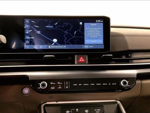 Used 2025 Kia Carnival FWD image 30