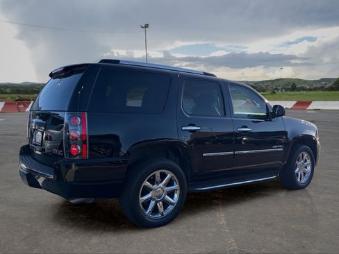 Used 2011 GMC Yukon Denali AWD/4WD image 3