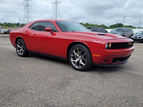 Used 2018 Dodge Challenger SXT w/ Blacktop Package image 6