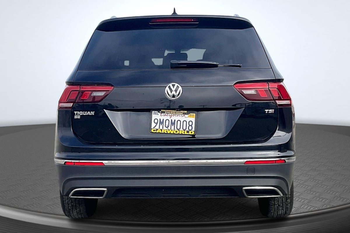 Used 2018 Volkswagen Tiguan SE w/ Panoramic Sunroof Package FWD image 4