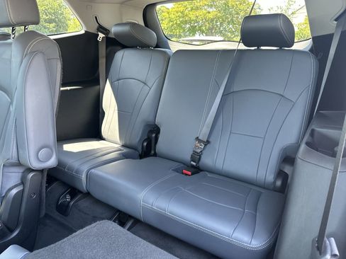 Used 2020 Buick Enclave Essence w/ Sport Touring Edition FWD image 32