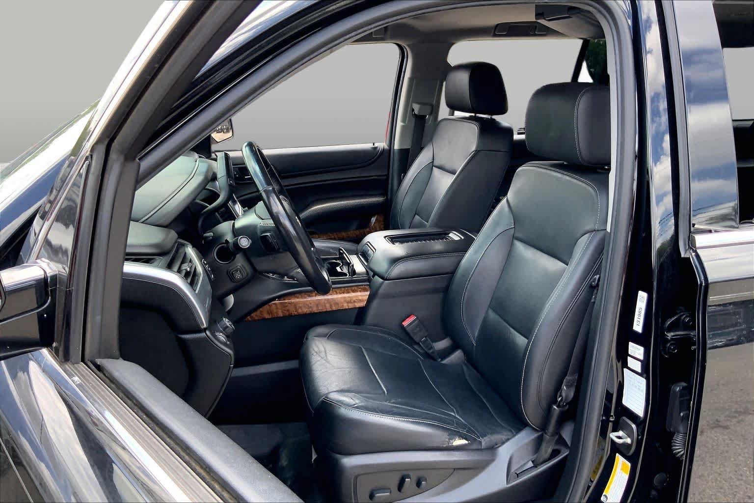 Used 2018 Chevrolet Suburban Premier RWD image 8