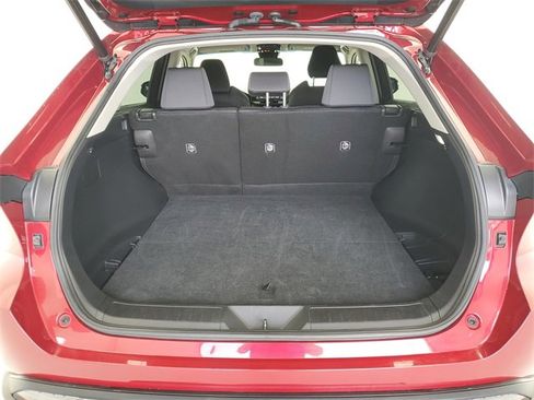 Used 2022 Toyota Venza LE image 11