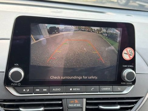Used 2024 Nissan Altima 2.5 SV FWD image 20