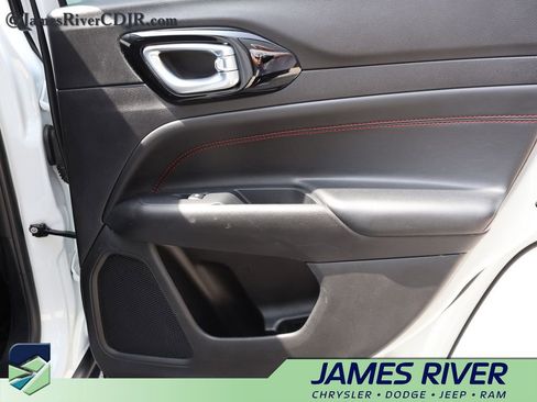 Used 2025 Jeep Compass Trailhawk AWD/4WD image 11