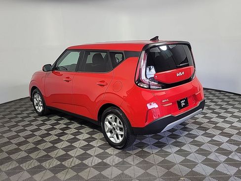 Used 2023 Kia Soul LX w/ LX Technology Package FWD image 10