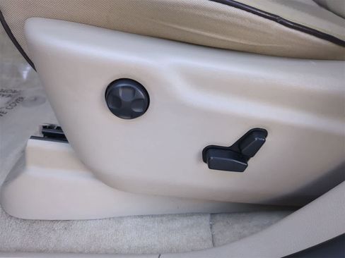 Used 2019 Jeep Grand Cherokee Overland image 17