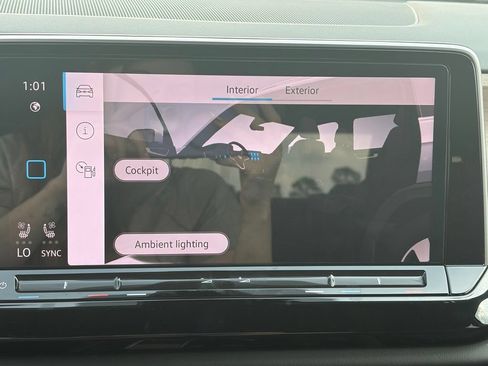 Used 2024 Volkswagen Atlas SE FWD image 32