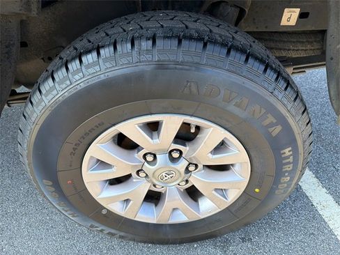 Used 2016 Toyota Tacoma SR5 w/ SR5 Appearance Package (SN) image 19