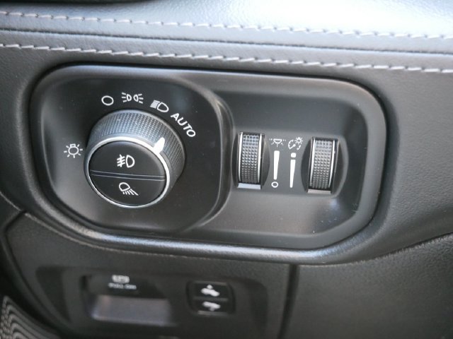 Used 2020 RAM 1500 Limited AWD/4WD image 22