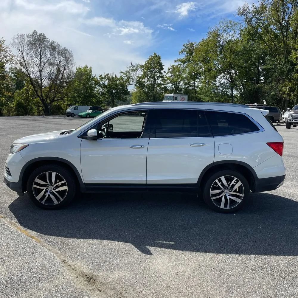 Used 2017 Honda Pilot Elite image 3