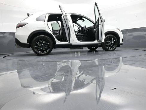 Certified 2024 Honda HR-V Sport image 46