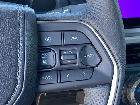 Certified 2025 Toyota Tacoma TRD Off-Road image 27