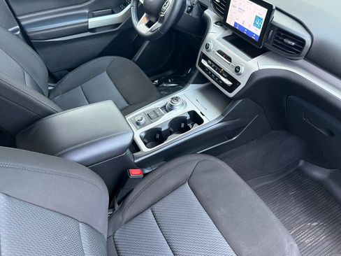 Used 2023 Ford Explorer XLT AWD/4WD image 17