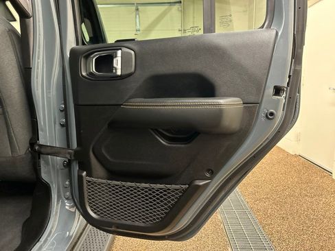 Used 2025 Jeep Wrangler Unlimited Sahara AWD/4WD image 5
