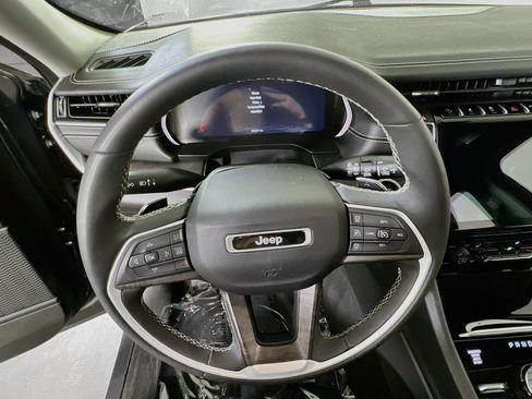 Used 2023 Jeep Grand Cherokee Limited AWD/4WD image 11