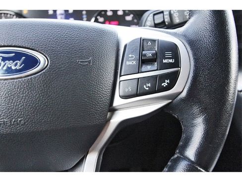 Used 2022 Ford Explorer XLT image 18