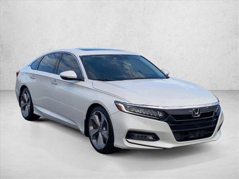 Used 2018 Honda Accord Touring image 3