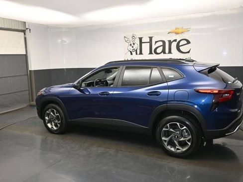 Used 2024 Chevrolet Trax LT w/ Sunroof Package FWD image 30