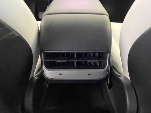 Used 2021 Tesla Model Y Long Range image 26