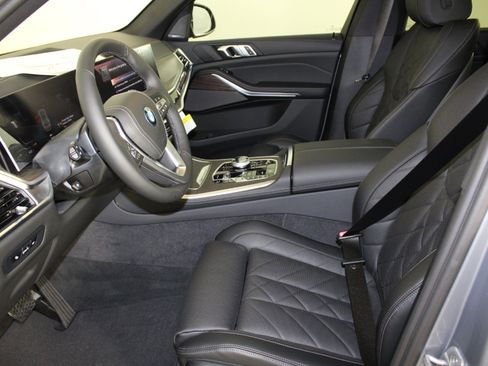 New 2026 BMW X5 xDrive50e image 5