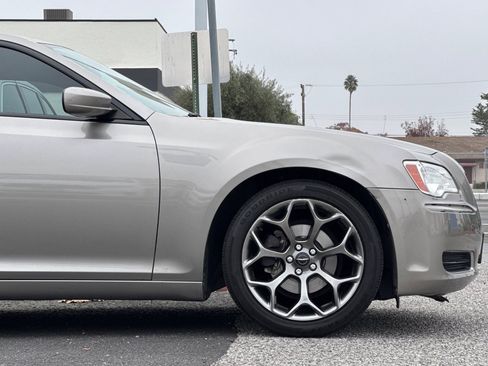 Used 2014 Chrysler 300 image 32