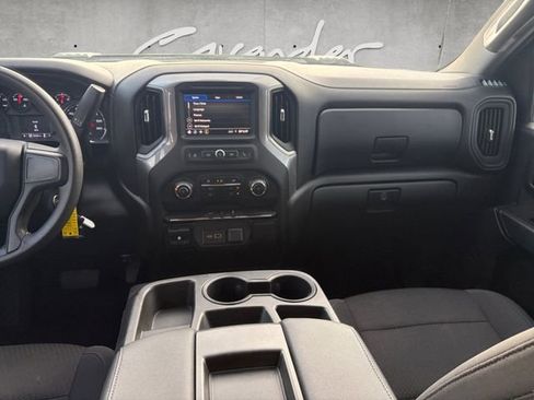 Used 2022 Chevrolet Silverado 2500 Custom w/ Custom Value Package AWD/4WD image 3