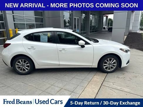 Used 2016 MAZDA MAZDA3 i Touring FWD image 2
