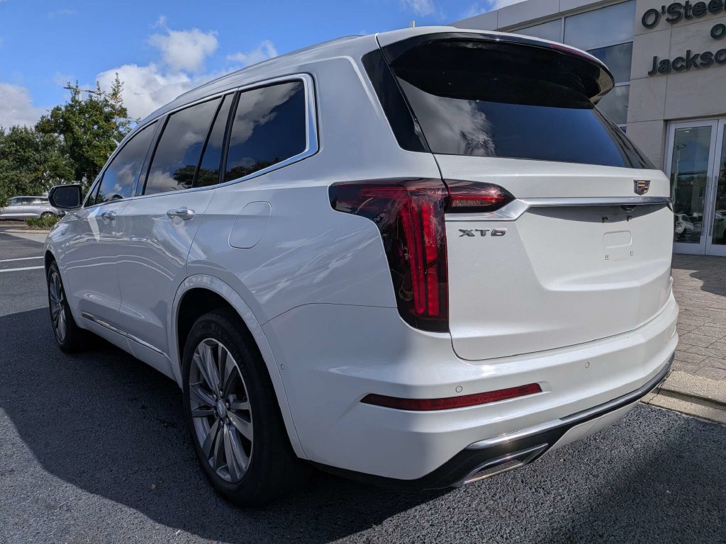 Used 2022 Cadillac XT6 Premium Luxury w/ Technology Package FWD image 4