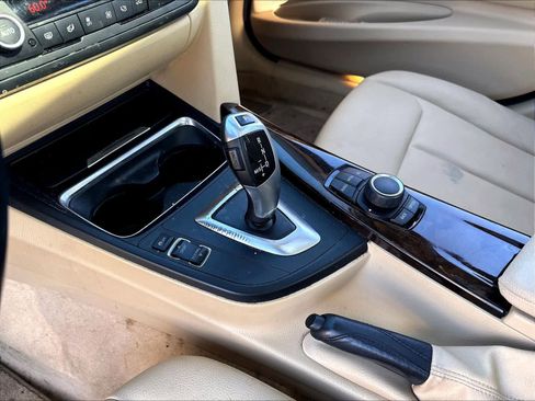 Used 2015 BMW 320i Sedan RWD image 17