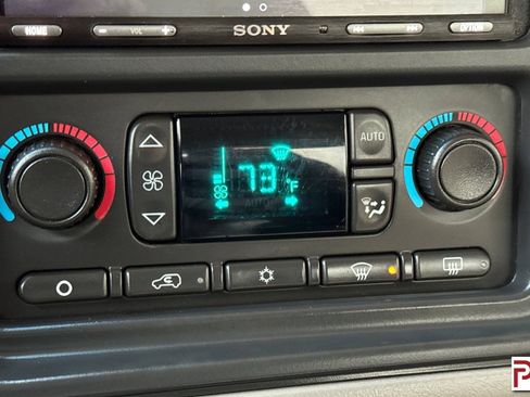 Used 2005 Chevrolet Silverado 2500 LT w/ Heavy-Duty Power Package image 23