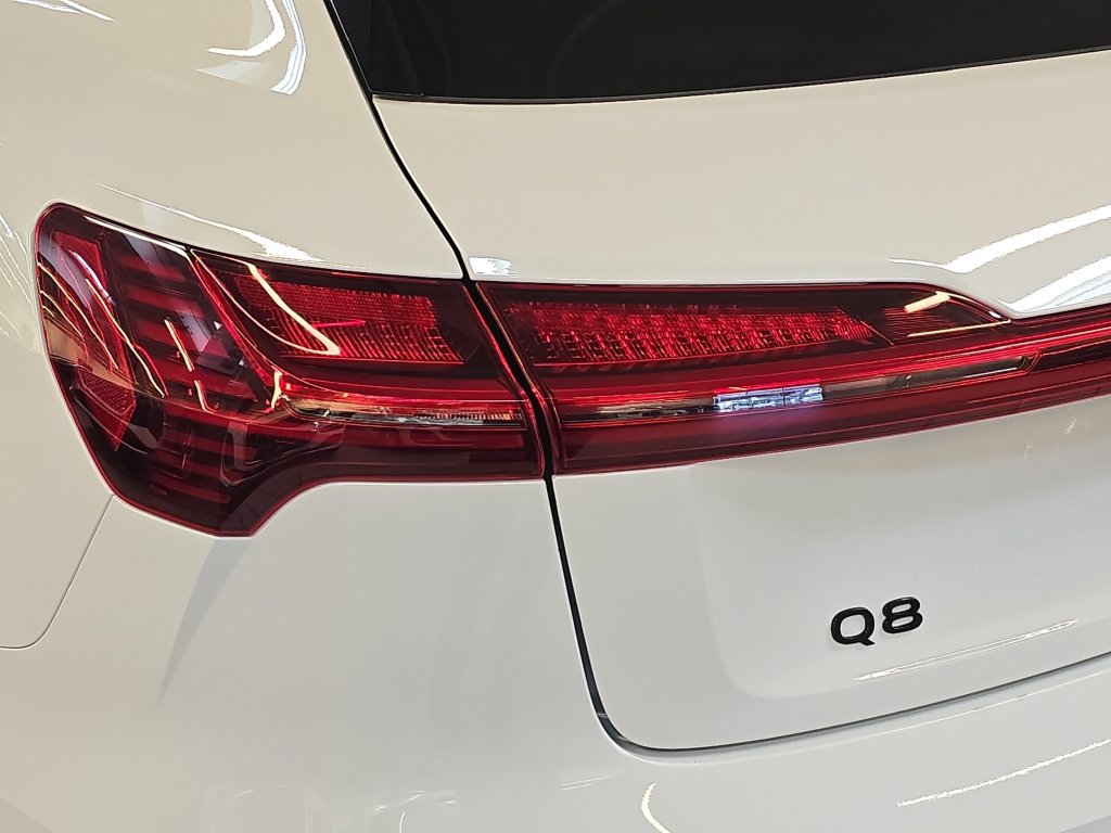 Certified 2024 Audi Q8 e-tron Premium Plus AWD/4WD image 34