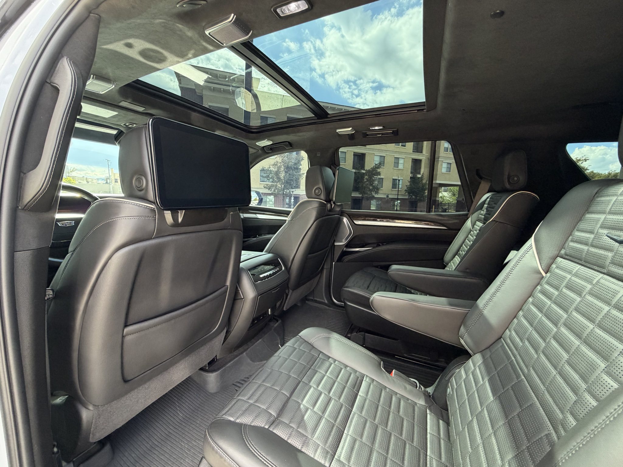 Used 2026 Cadillac Escalade Platinum Sport w/ LPO, ONYX Package AWD/4WD image 12