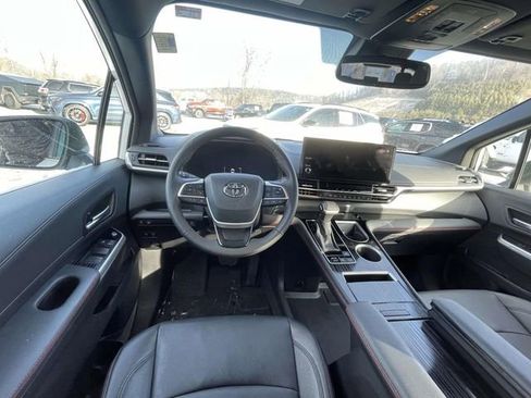 Used 2025 Toyota Sienna XSE image 13
