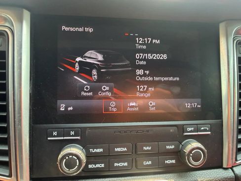 Used 2018 Porsche Macan Sport Edition AWD/4WD image 13