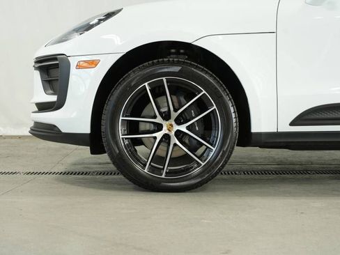 Certified 2025 Porsche Macan AWD/4WD image 42