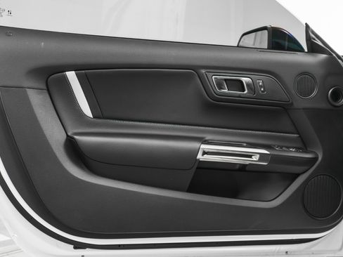 Used 2022 Ford Mustang Shelby GT500 w/ Technology Package image 35