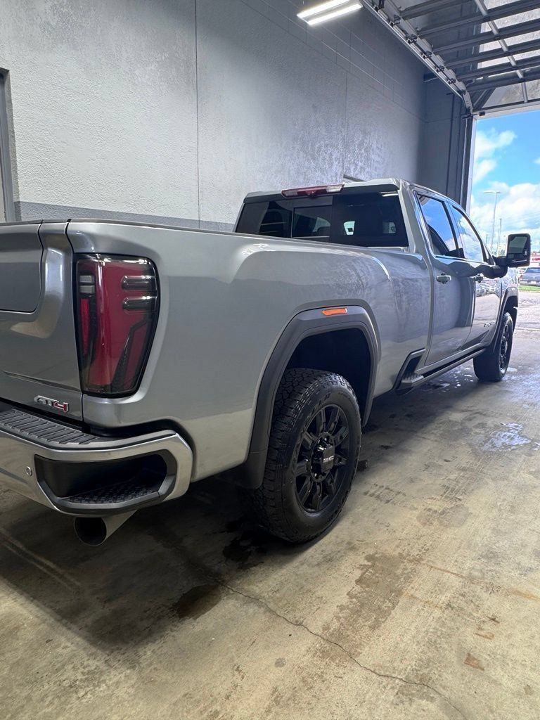 Used 2024 GMC Sierra 2500 AT4 w/ AT4 Premium Plus Package AWD/4WD image 4