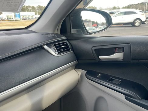 Used 2012 Toyota Camry LE image 19